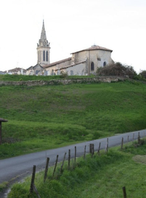 L'église de Bernos sans les fils