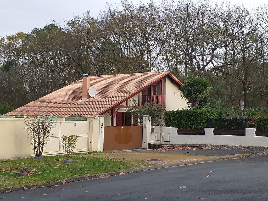 Le Barp - le Garde - maison néo-landaie en hounset (fond de raquette)