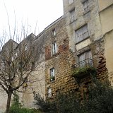 La Réole - habitations dans les remparts de la Marmory
