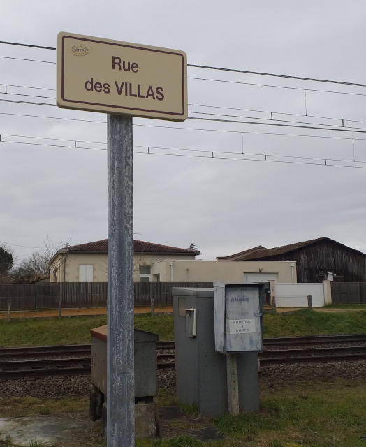 Cérons : "Rue des VILLAS" là où l'IGN met encore "la Hourcade"