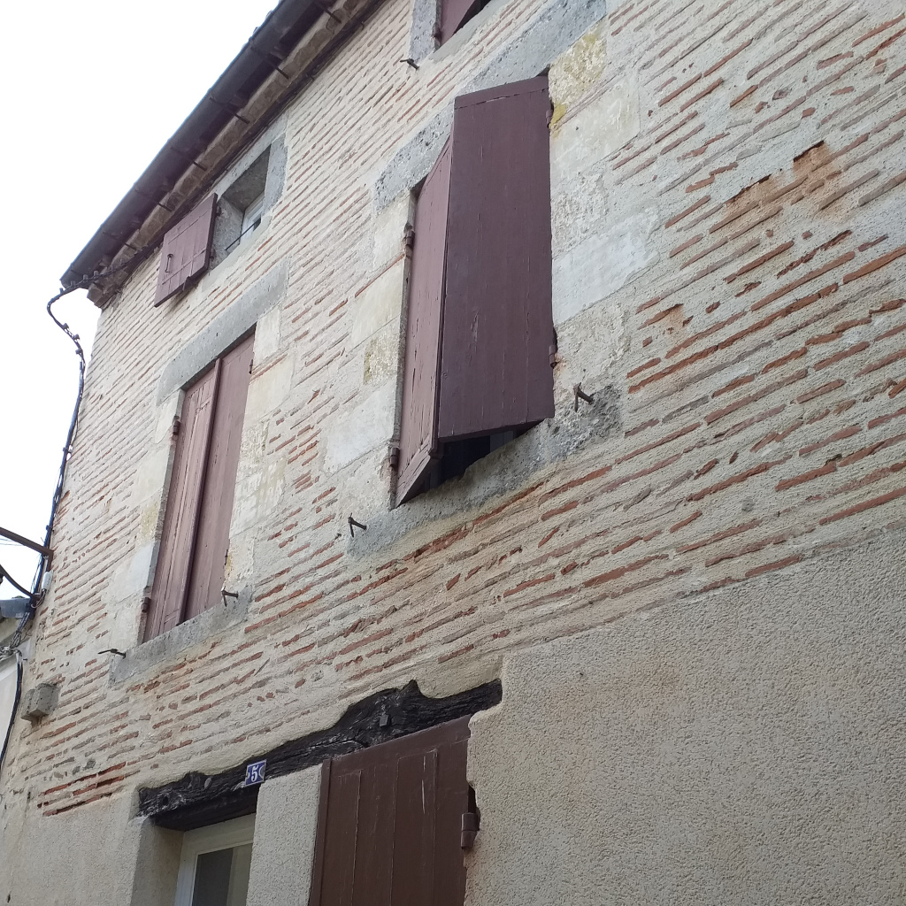 Tonneins / Tonens - maison ravalée avec briques apparentes (réjuntéjades !)