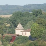 Mézin - Castéron, dans la brume d'une photo prise de loin