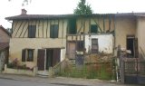 Groupe de maisons à Eauze en 2010, restauré depuis.